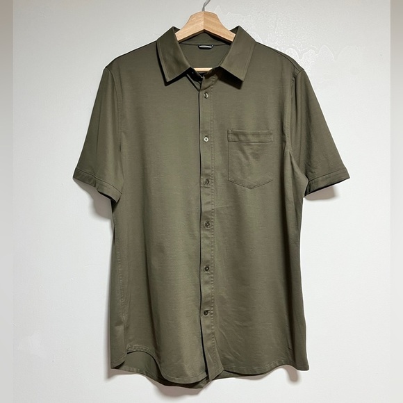 Kit and Ace Technical Short Sleeve Shirt - Olive Green - Men’s Size L - Picture 2 of 10